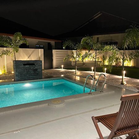 Home In Terengganu With Private Pool كُوالا تيرينغانو المظهر الخارجي الصورة