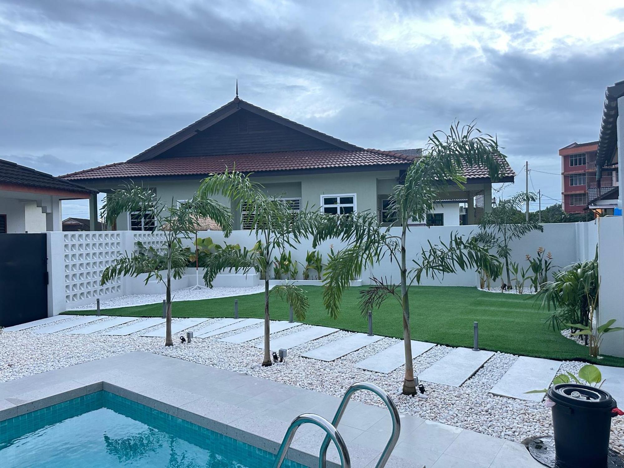 Home In Terengganu With Private Pool كُوالا تيرينغانو المظهر الخارجي الصورة