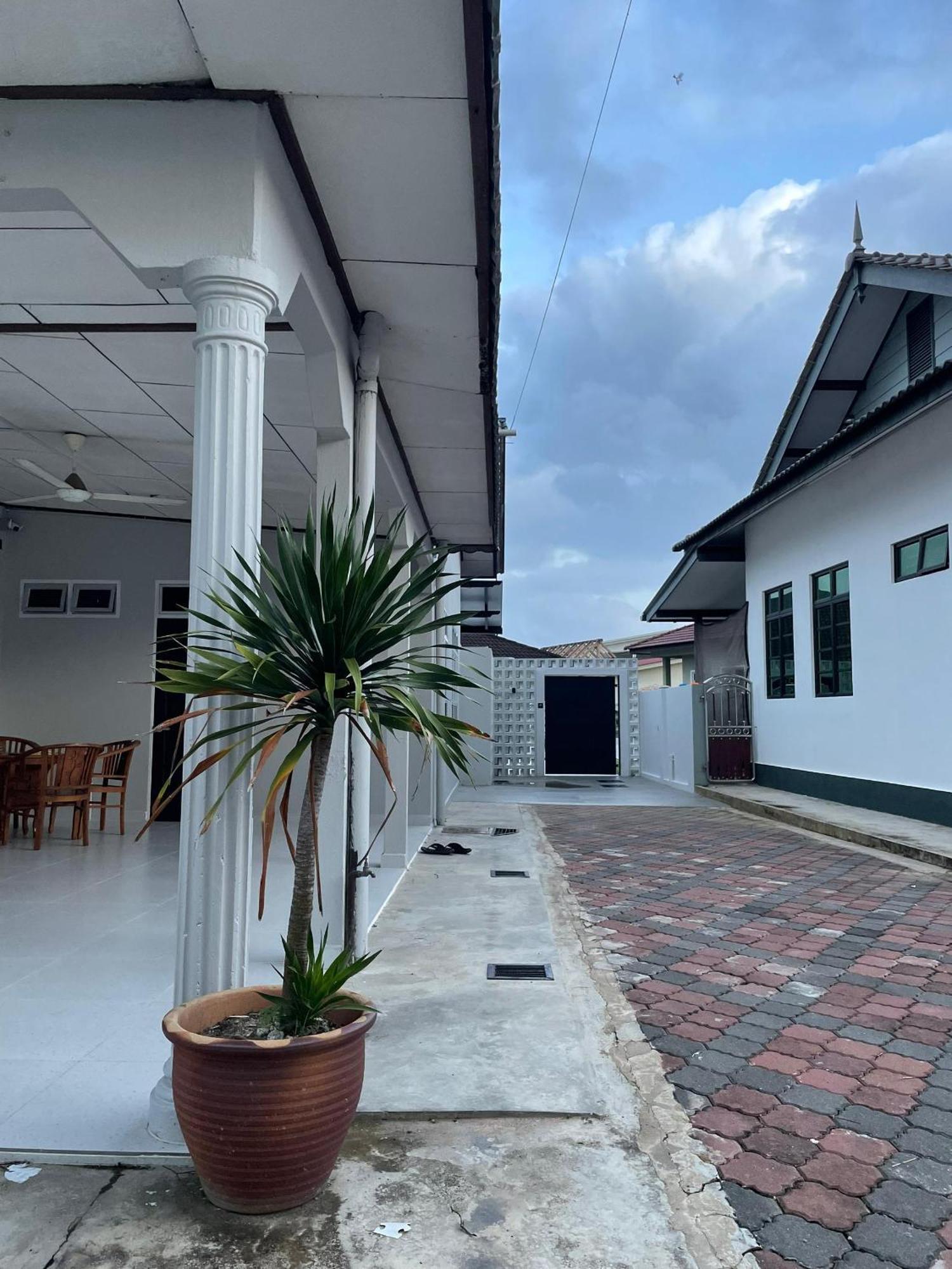 Home In Terengganu With Private Pool كُوالا تيرينغانو المظهر الخارجي الصورة